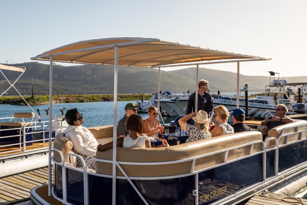 Group heading out to cruise the Knysna Lagoon