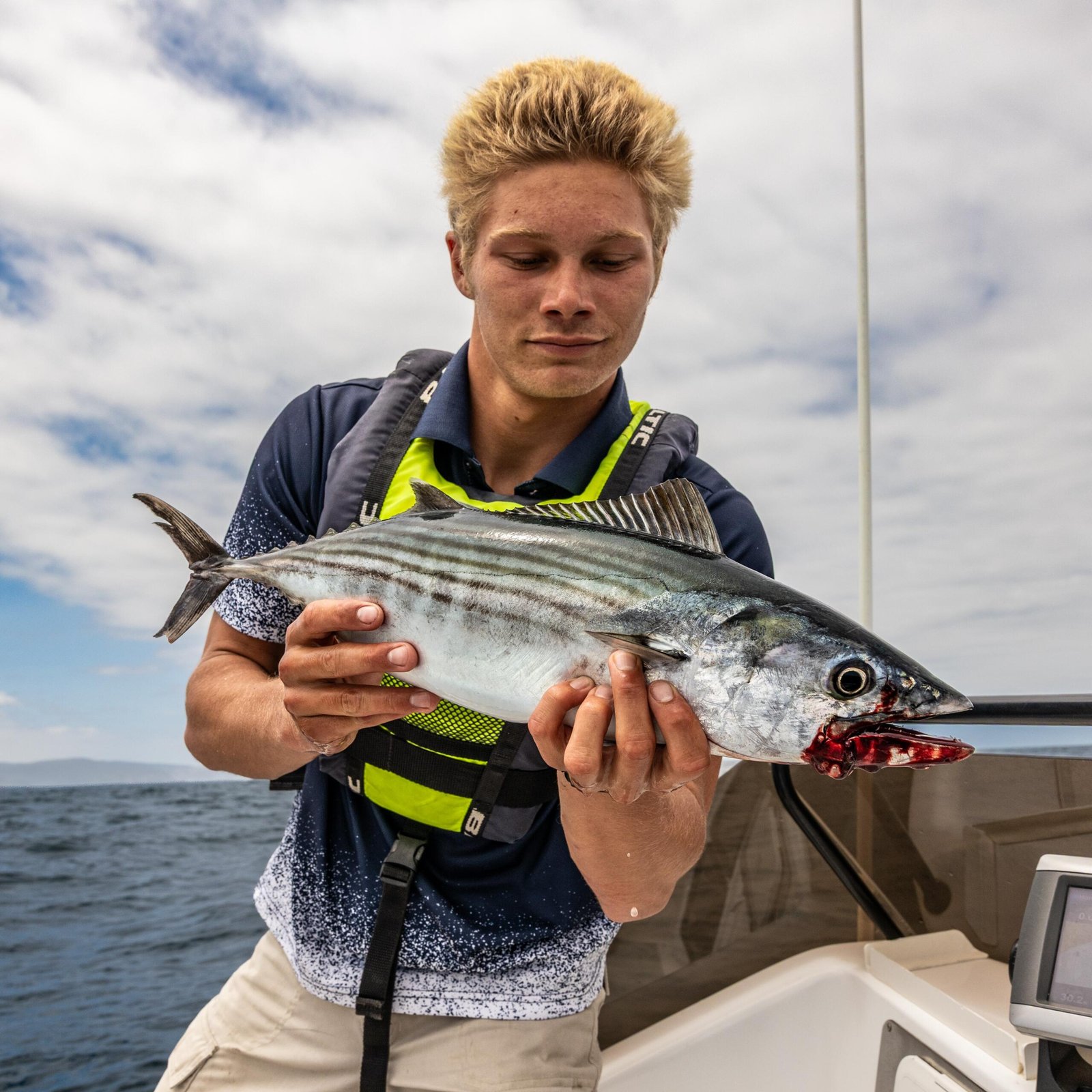 KNYSNA FISHING TRIP GARDEN ROUTE THE WATER CLUB S22